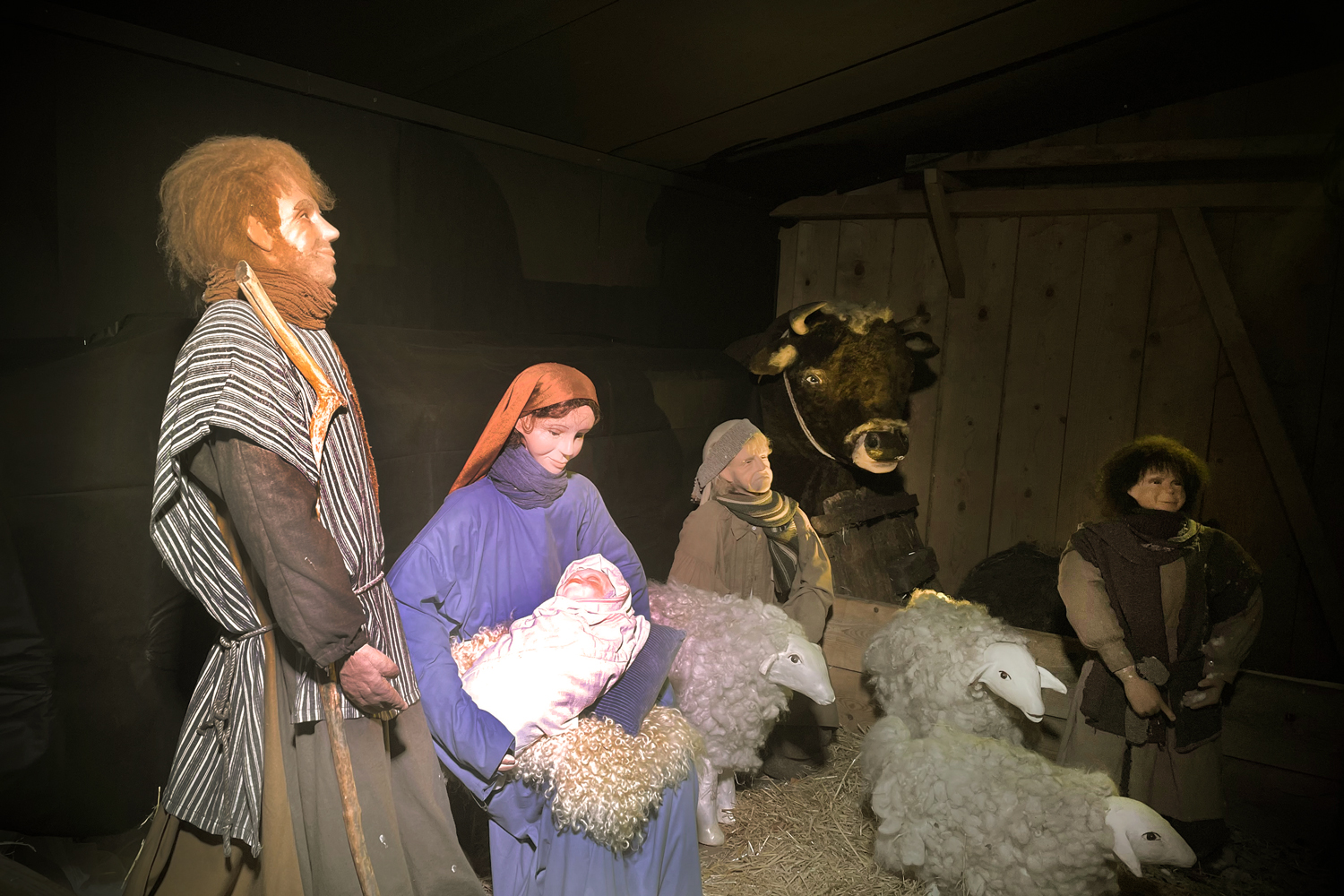 Weihnachtsweg Heiligenschwendi im Stall Jesuskind